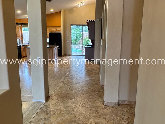 5th image of 4965 E Barwick Dr