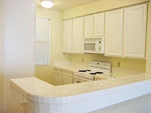 Kitchen :: 101 Crescent Way 24