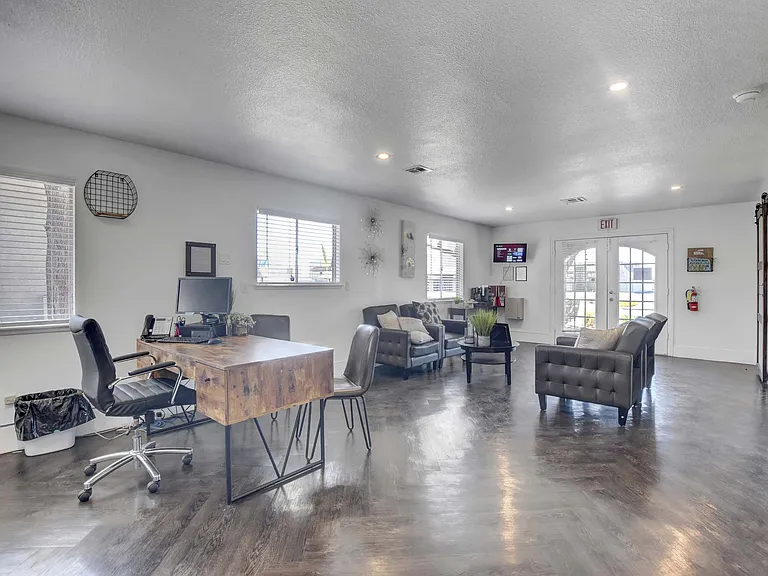Rancho Vista Apartments — Photo 9