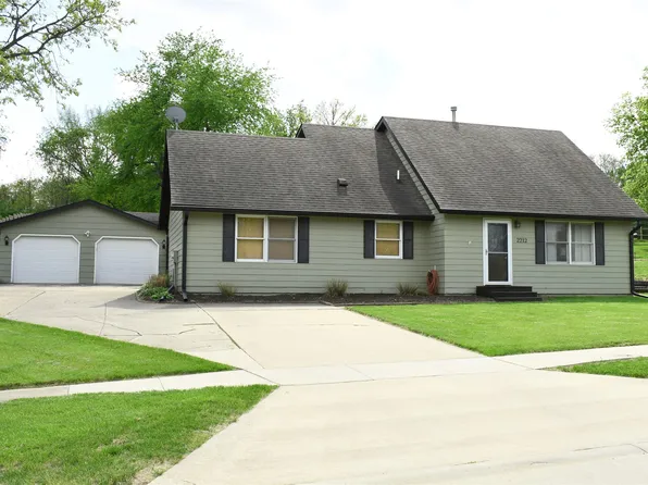 2212 W Larson St, Knoxville, IA 50138