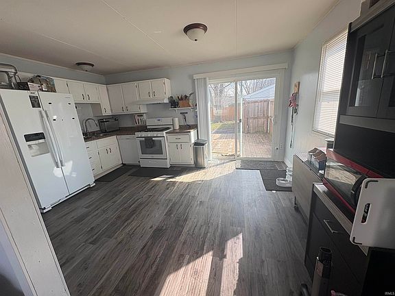 2nd image of 749 Acadia Rd