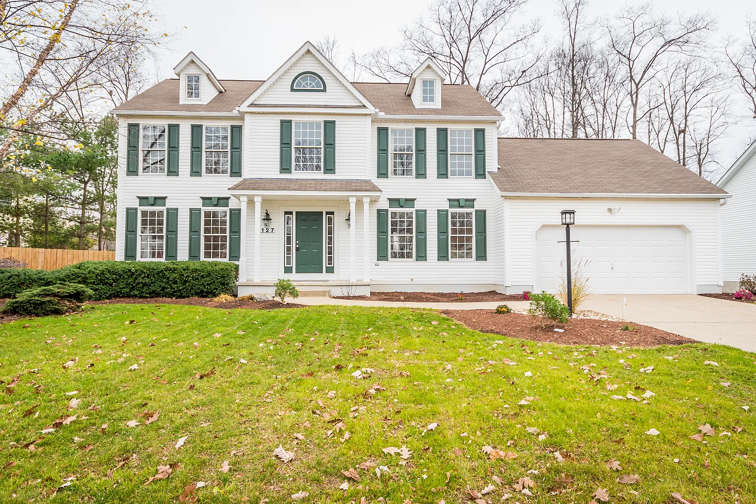 1127 Oak St photo 1