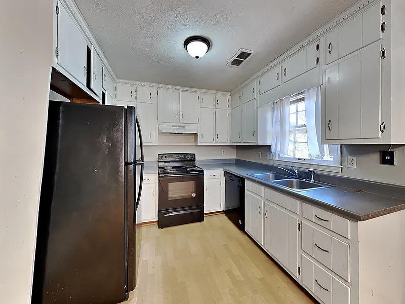 3 bed, 2.0 bath, 1110 sqft, $1,250 — Photo 4