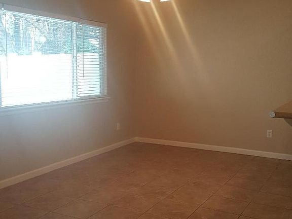 4th image of 3006 1/2 Oakwood Dr #A