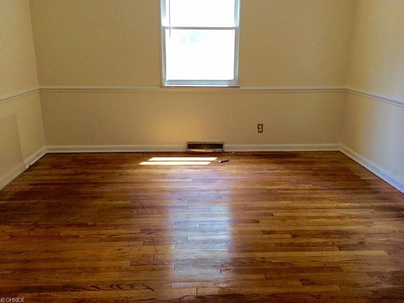 4th image of 1073 Madrid Dr