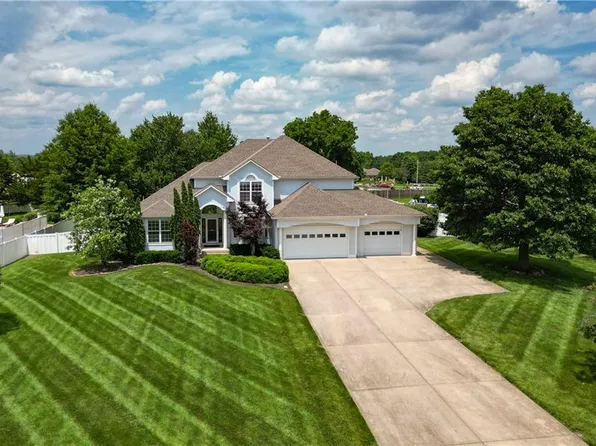 4501 NW Bittersweet Ln, Blue Springs, MO 64015