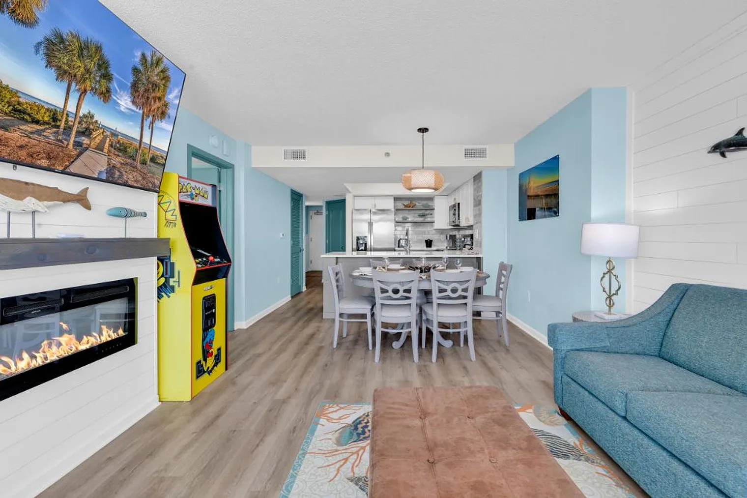 2 bed, 2.0 bath, 1065 sqft, $4,496 — Photo 3