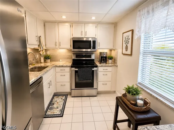 1828 Pine Valley Dr APT 201, Fort Myers, FL 33907