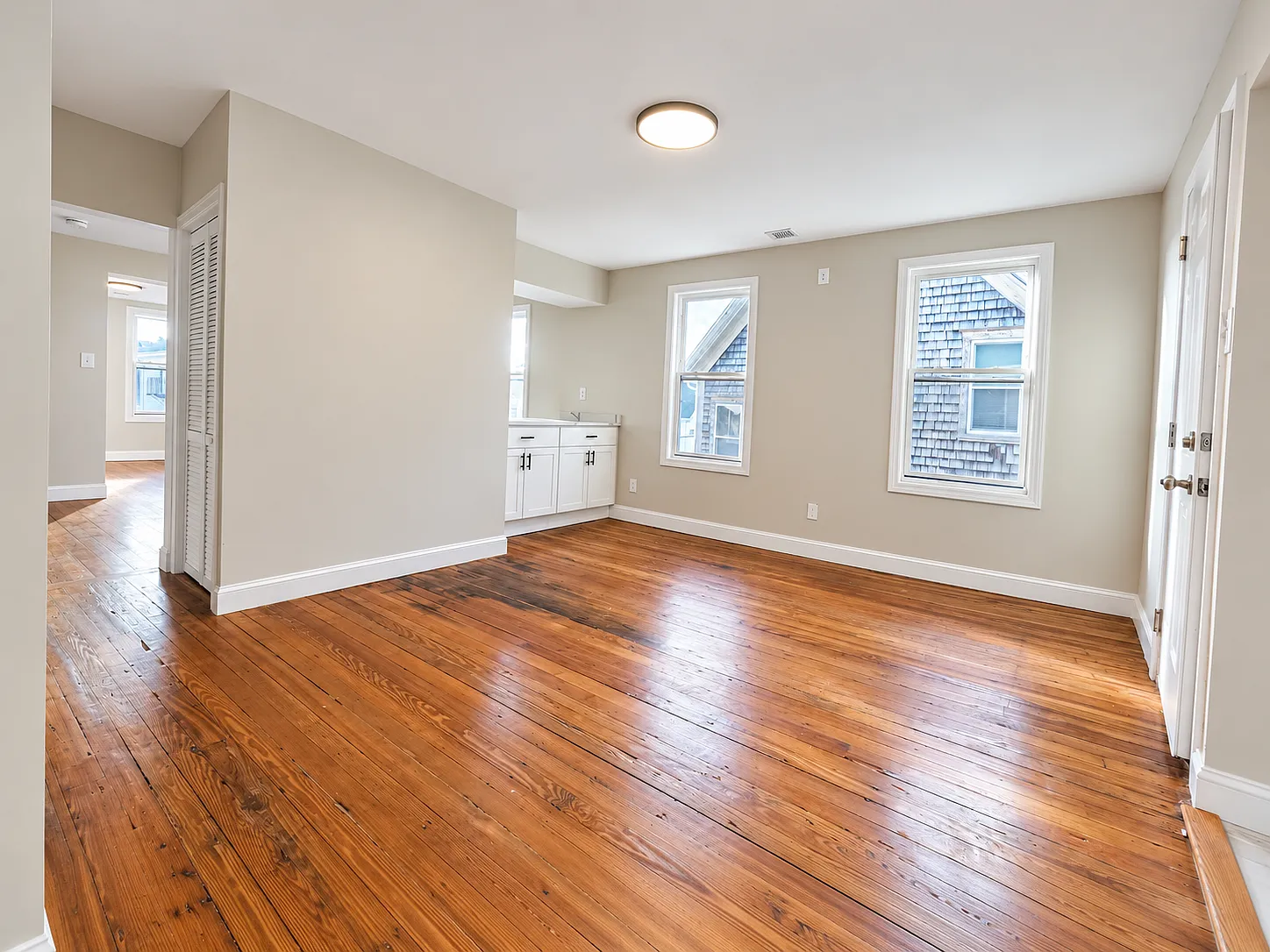 3 bed, 1196 sqft, $1,800 — Photo 3