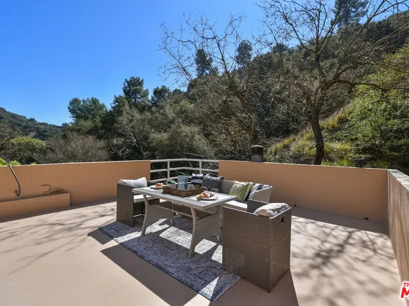 10446 Quito Ln, Los Angeles, CA 90077