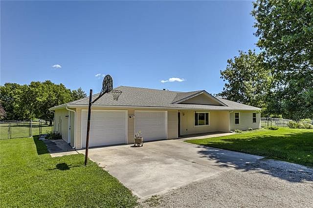 1st image of 23752 219th St