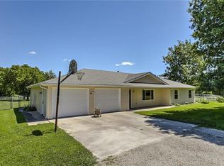 23752 219th St, Leavenworth, KS 66048
