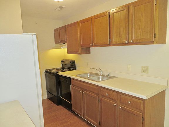 Range, Dishwasher, Range, Fridge w/ice maker