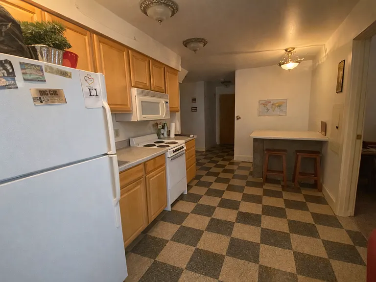 810 E Gorham St — Photo 16