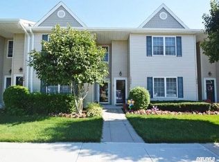 1096 Savoy Dr, Melville, NY 11747