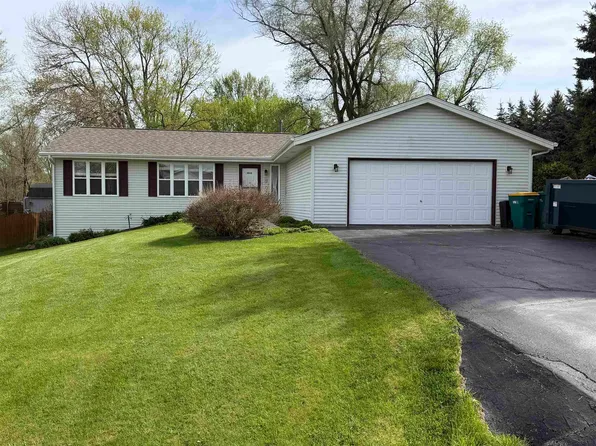 988 Thickett Trl, Roscoe, IL 61073