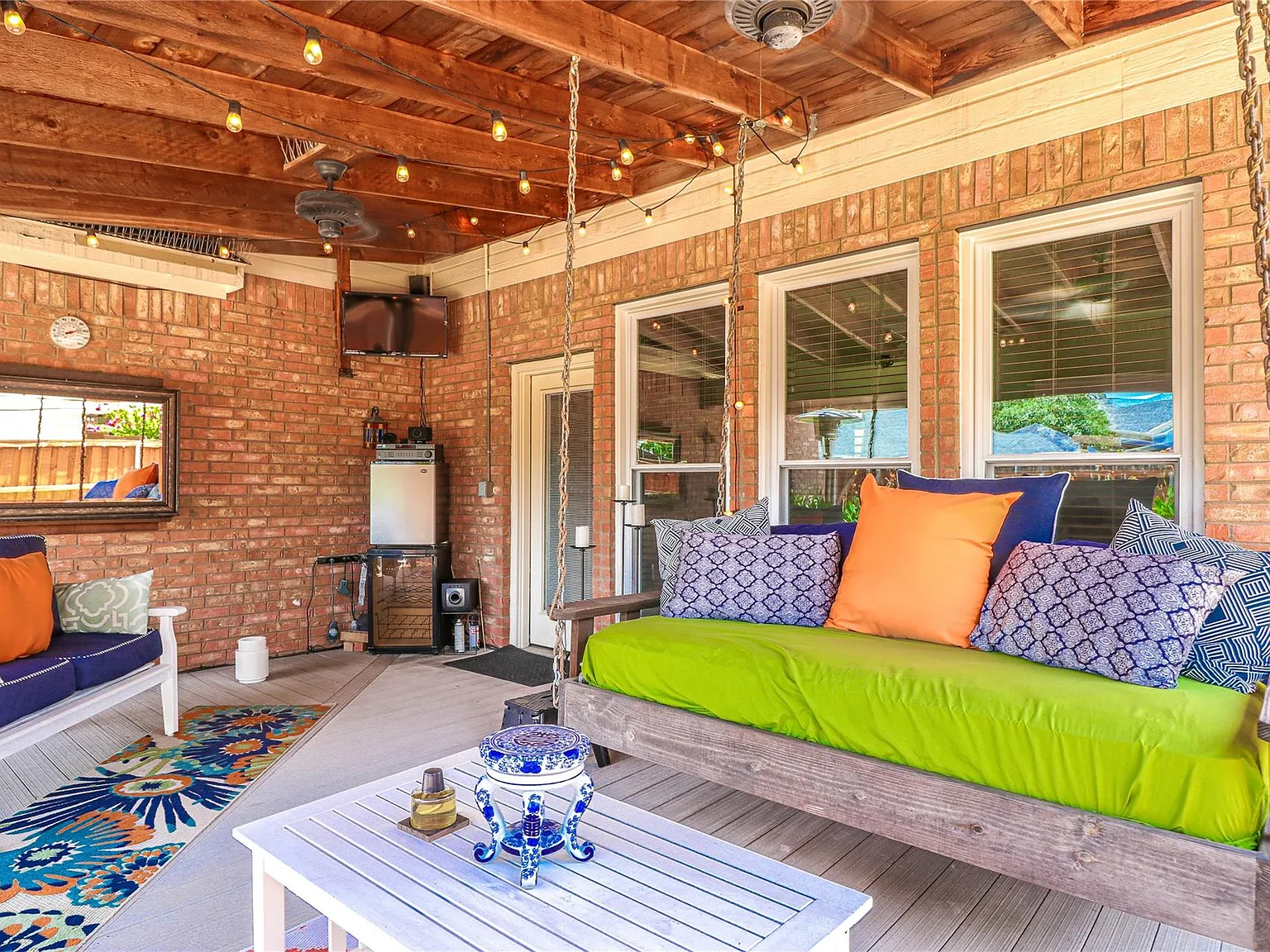 5 bed, 2390 sqft, $3,100 — Photo 2