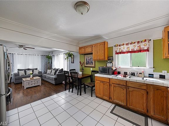 5th image of 643 Elm Ave
