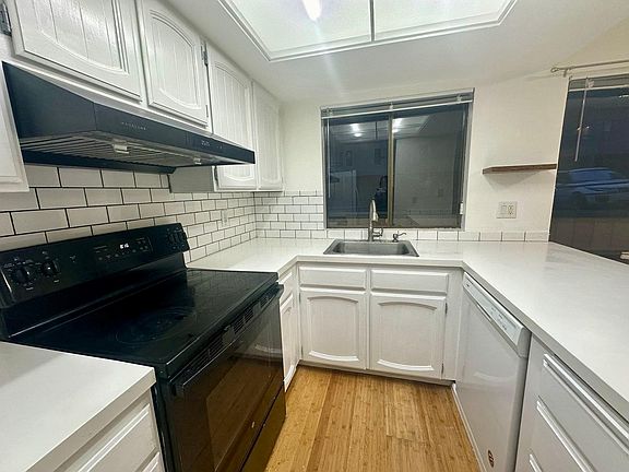4th image of 10819 NE 37th Pl APT 103