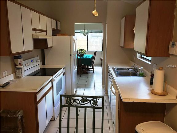 3rd image of 107 Lakeside Cir