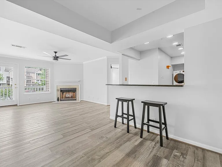 5820 Inman Park Cir #220 — Photo 4