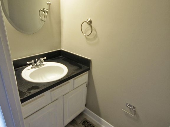 3rd image of 1613 Forest Hill Ct