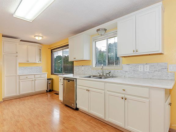 5th image of 2909 Meadowlark Dr