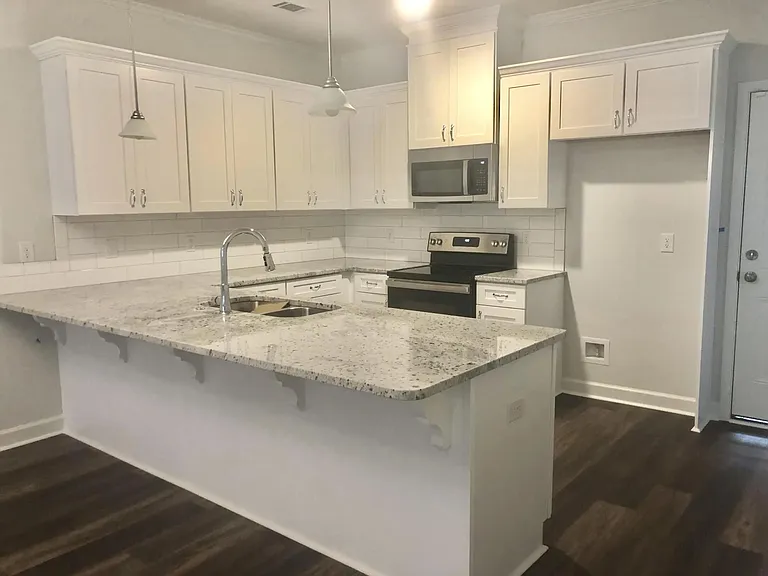 3020 Stanhope Dr — Photo 4