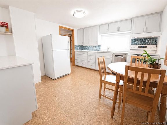 4th image of 77 Fairfield Rd