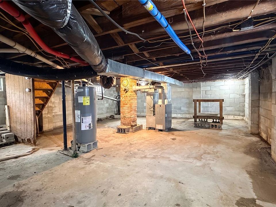 13th image of 701 E 4th St