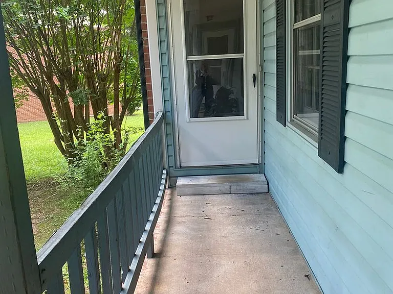 105 Fairhaven Ct — Photo 2