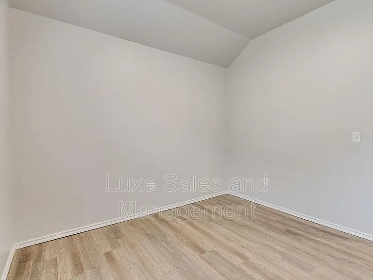 8003 NW 105th Ter — Photo 20