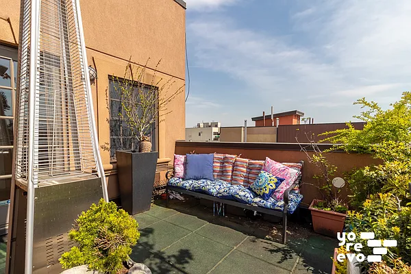 Sold by Yoreevo, LLC | media 6