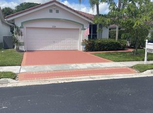 1210 Bel Aire Dr, Hollywood, FL 33027