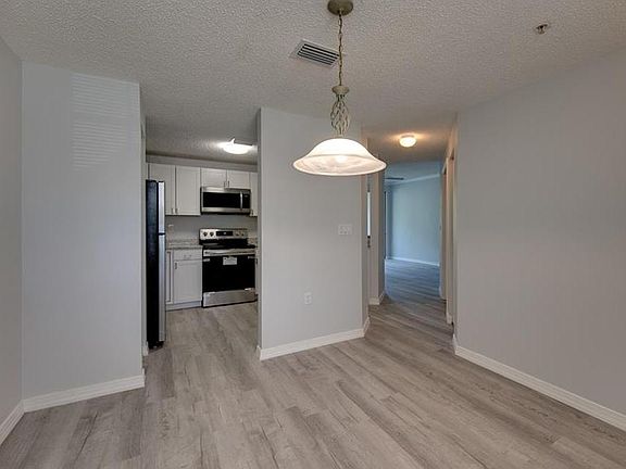 5th image of 5601 Bentgrass Dr #10-113
