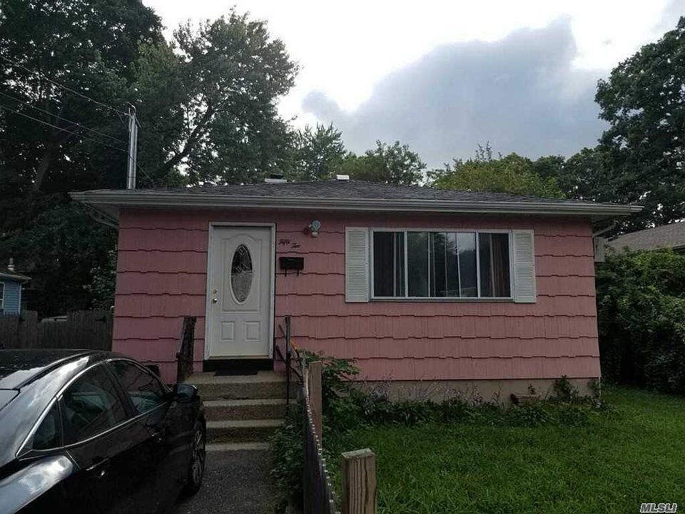 1st image of 52 Andrews Ave