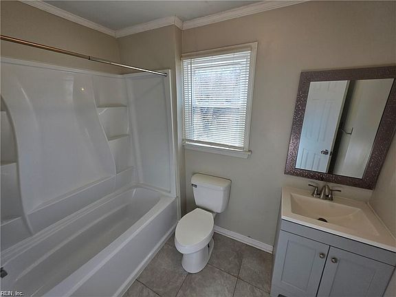 4th image of 388 Poplar Ave