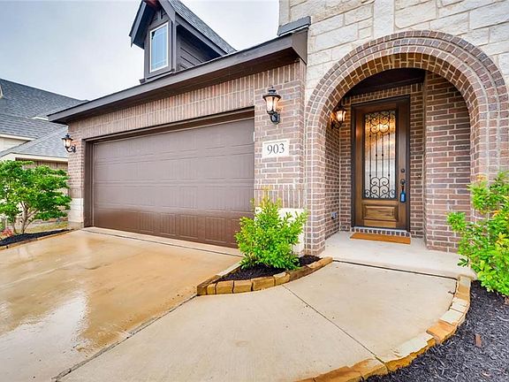 5th image of 903 Greenhurst Cir