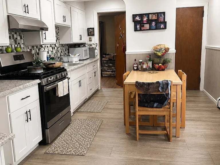 105-107 Richmond Ave #1 — Photo 6