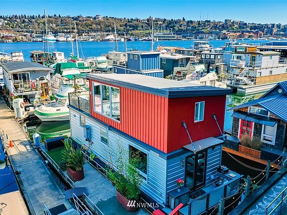 4th image of 2040 Westlake Avenue N #2