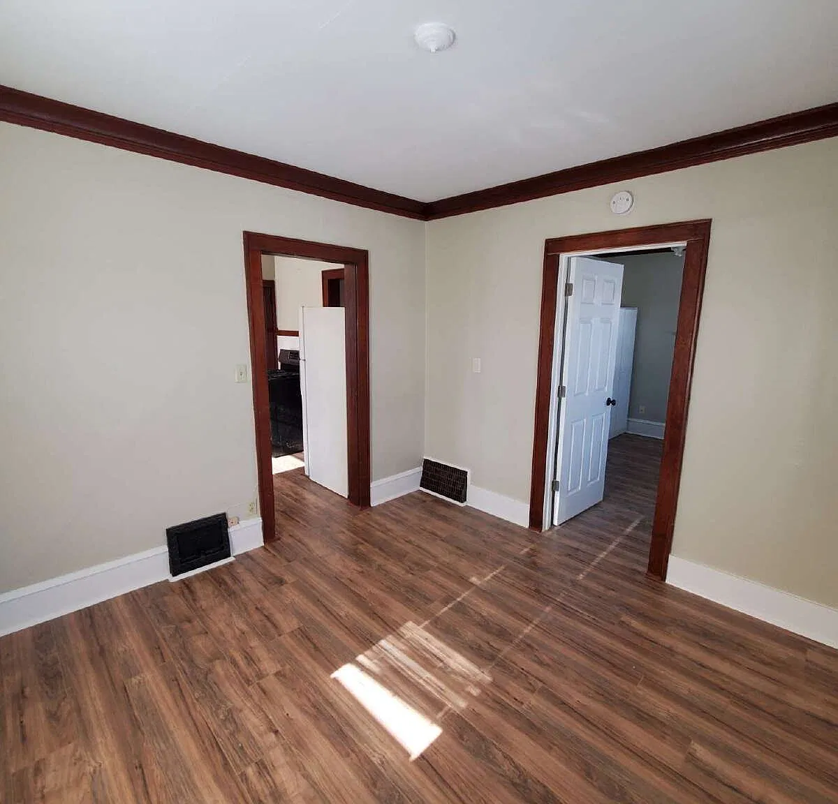 2 bed, 1.0 bath, 900 sqft, $1,295 — Photo 2