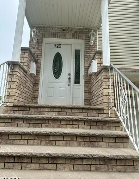 720 Walnut St — Photo 2