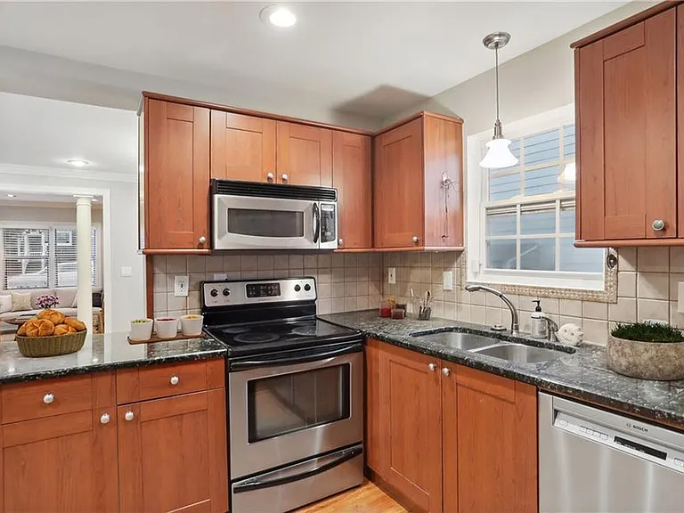99 Bates Ave NE — Photo 9