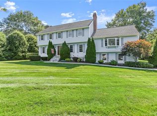 27 Ballaro Dr, Shelton, CT 06484