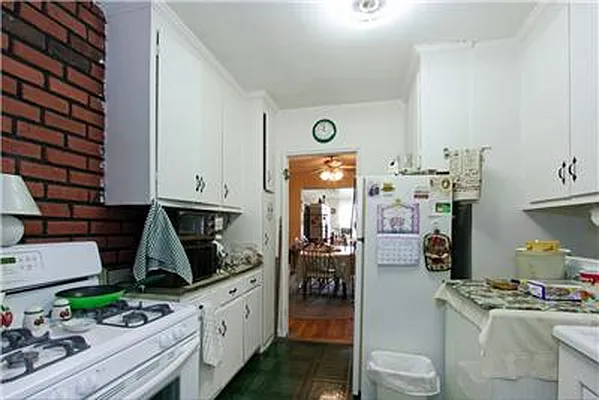 Sold by R New York | media 18