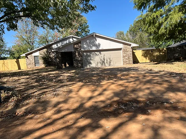 1719 Brookline Dr