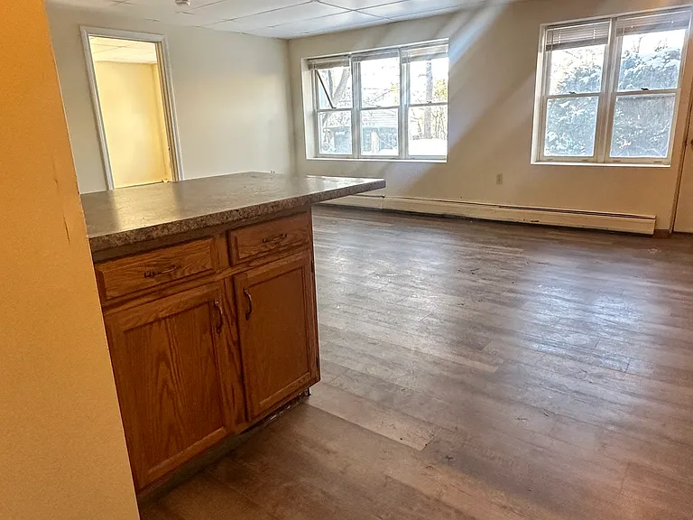 324 Main St #14 — Photo 8