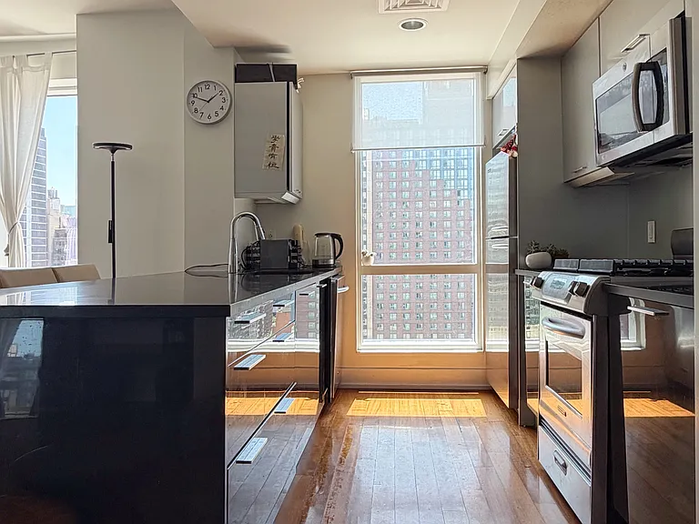 350 W 42nd St #22G — Photo 5