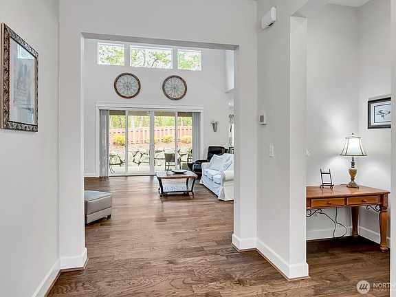 5th image of 3425 Arrowroot Street SE