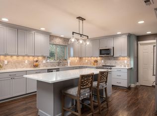 64215 Hunnell Rd, Bend, OR 97703